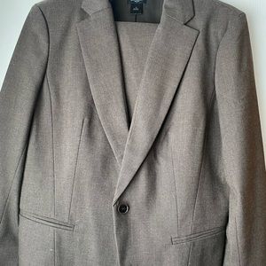 Ann Taylor Women’s Suit Set